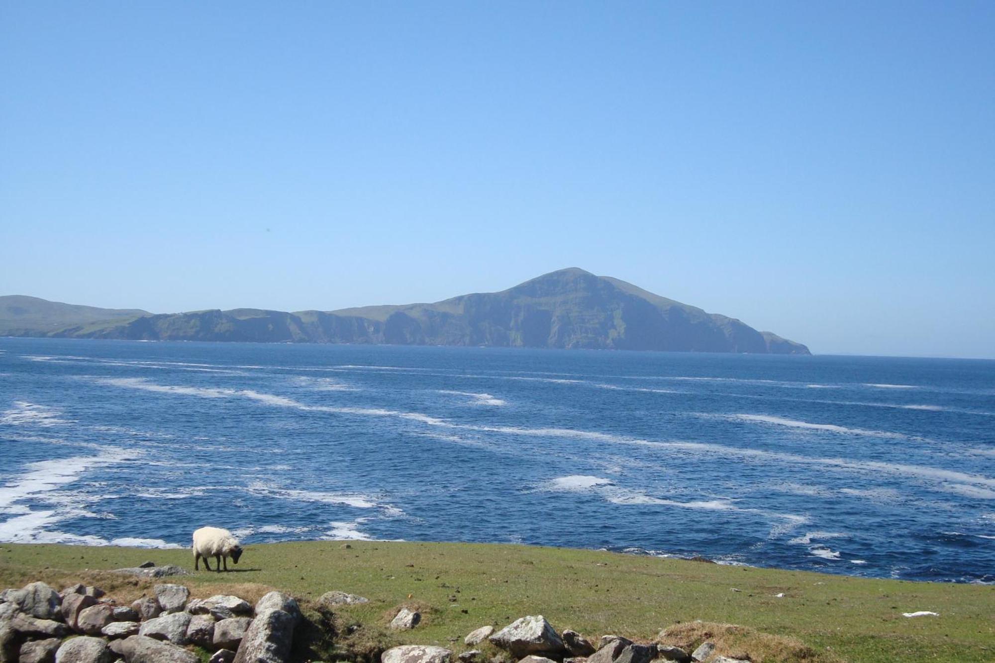 Hy Breasal B&B Achill Sound Exterior photo